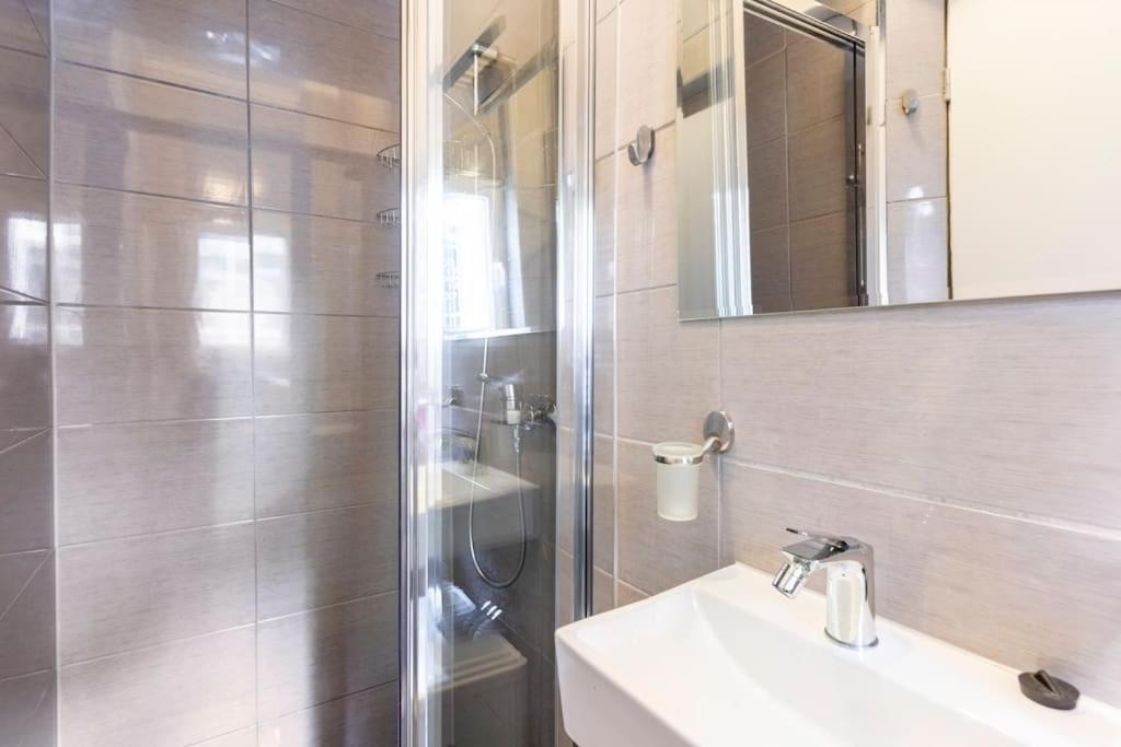 Apartman Vishegrad Appartamento Karlovy Vary Esterno foto